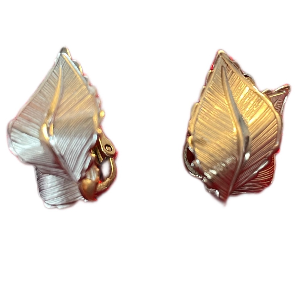 Vintage Gold Toned Giovanni Clip On Leaf Earrings Rare